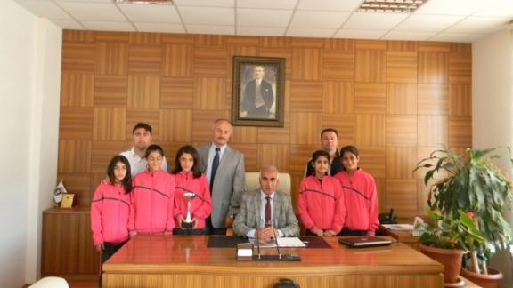 Şehit Fatih Kemal Yarar Ortaokulu Atletizm Müsabakalarında Finallerde