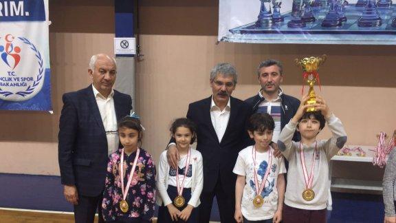 Adapazarı Kaymakamlığı Satranç Turnuvasında Ödüller Sahiplerini Buldu