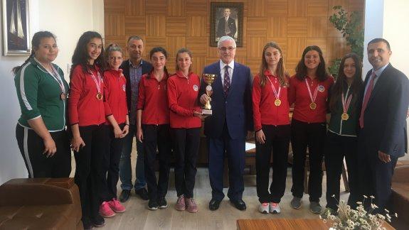 Türkiye Şampiyonu Kızlar Atletizm Takımından İlçe Milli Eğitim Müdürümüzü Ziyaret