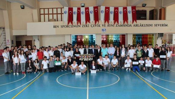 Adapazarı Prof.Dr.Tansu Çiller Mesleki Ve Teknik Anadolu Lisesinde Kupa Tanıtım Töreni yapıldı. 