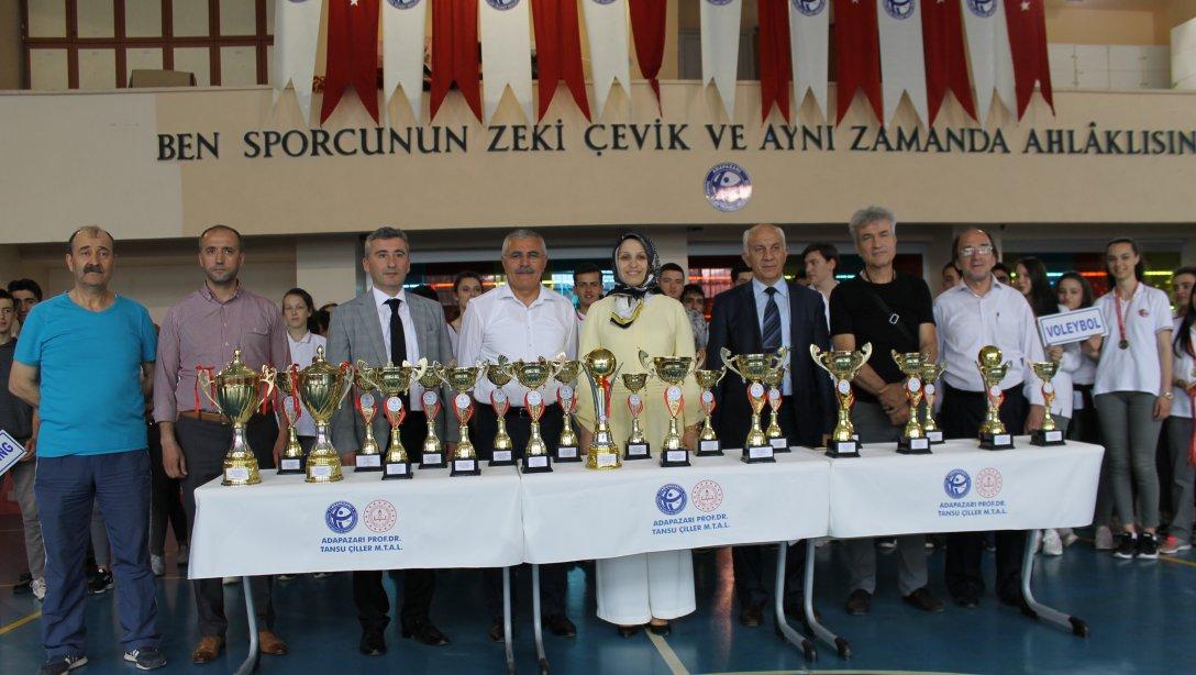 Prof. Dr. Tansu Çiller Mesleki ve Teknik Anadolu Lisesinden Spor Müsabakalarında Büyük Başarı